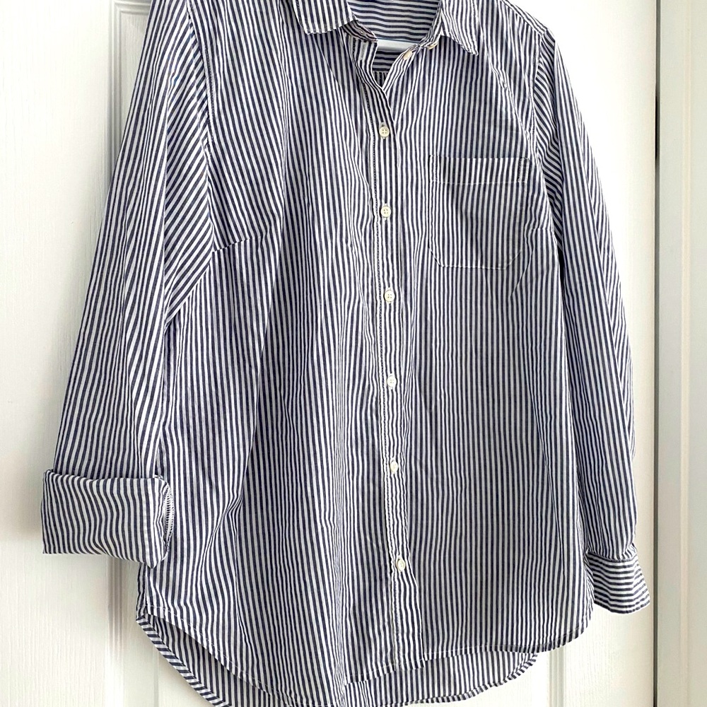 NWOT Classic button down - Picture 2 of 4